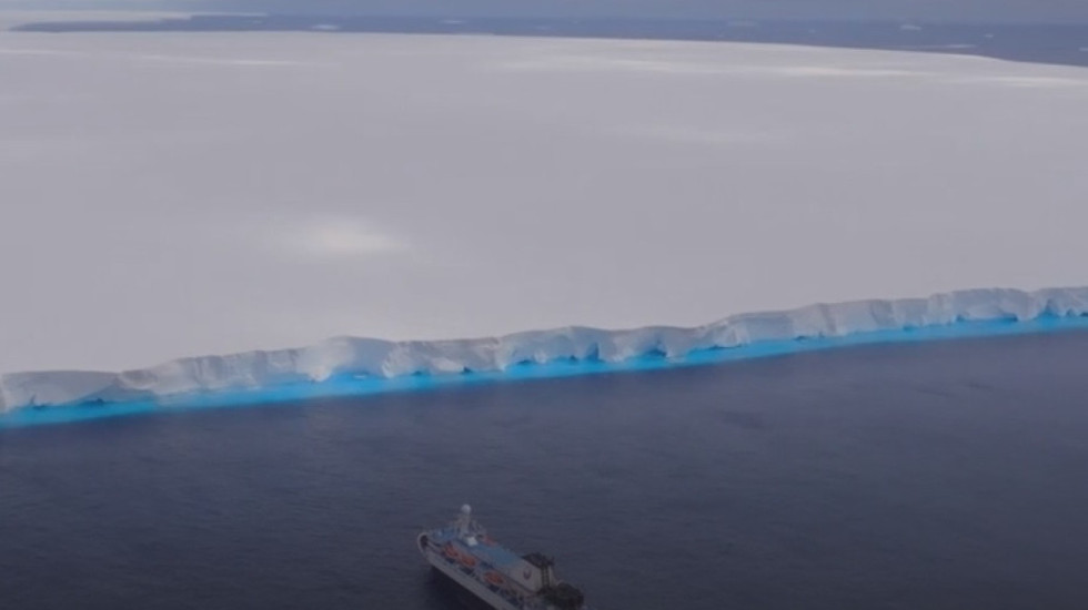 Dikur ishte ajsbergu më i  madh në botë, tani i kanë mbetur pak javë