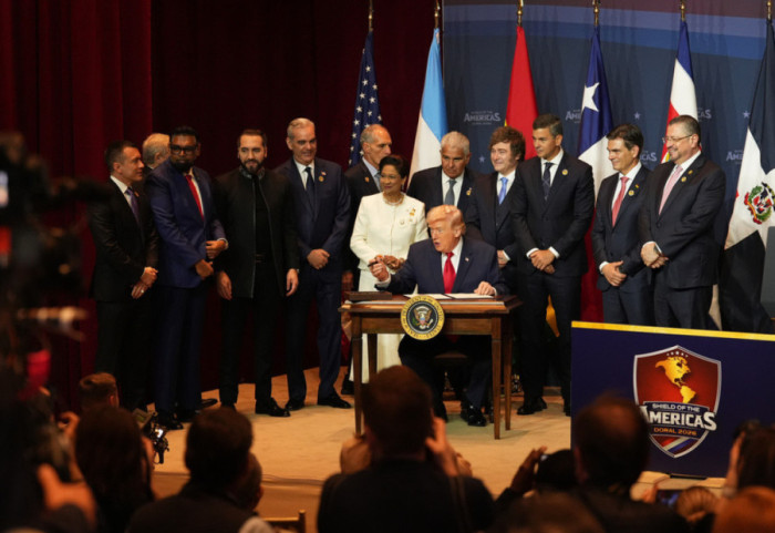 Trump: Kemi fundosur 24 anije detare të Iranit, lufta po shkon mirë