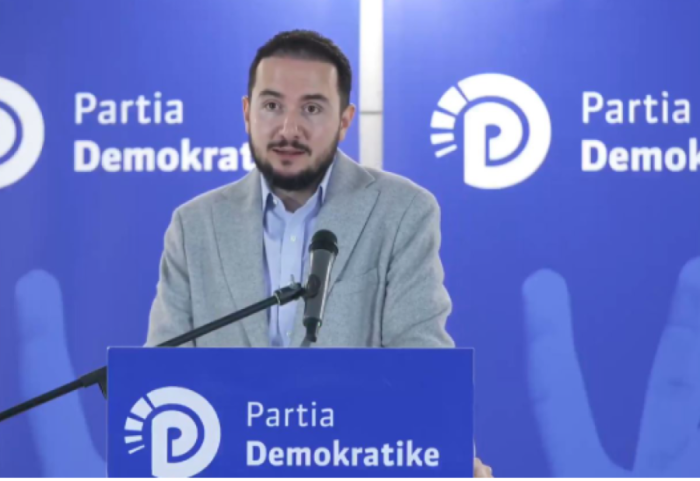 “Qytetarët nuk besojnë lidershipin e PD”, Salianji takim me demokratët e Vlorës: Ta bëjmë fituese
