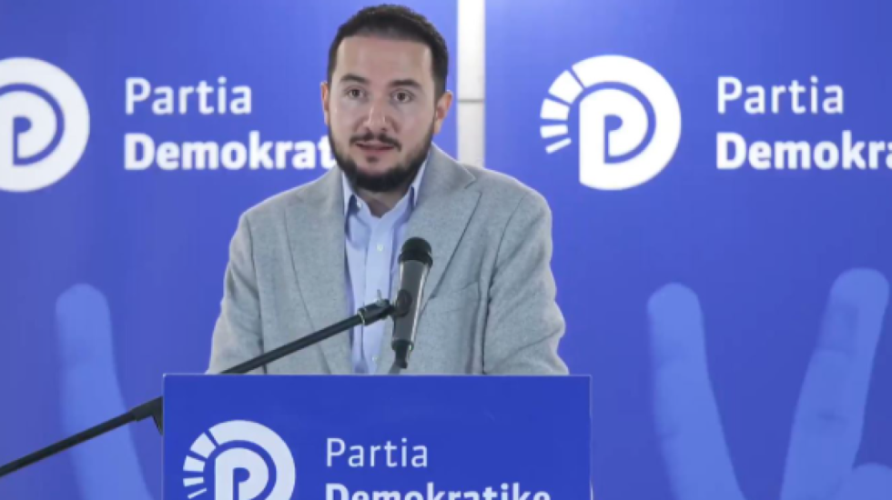 “Qytetarët nuk besojnë lidershipin e PD”, Salianji takim me demokratët e Vlorës: Ta bëjmë fituese