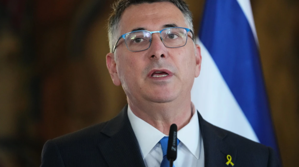 Shefi i diplomacisë izraelite flet për Newsmax: Lidership i jashtëzakonshëm i Trump-it