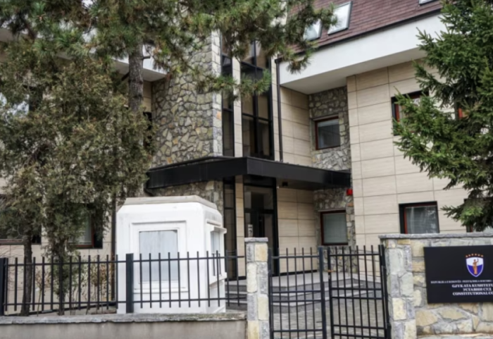 Gjykata Kushtetuese në Kosovë pezullon dekretin e Osmanit për shpëndarjen e Kuvendit