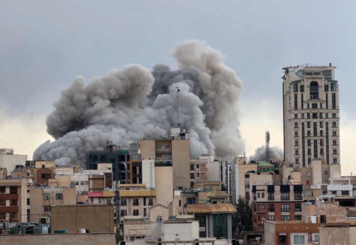 Tri javë bombardime me avionë, raketa balistike e dronë, ç’po ndodh në Lindjen e Mesme dhe ndikimi në botë