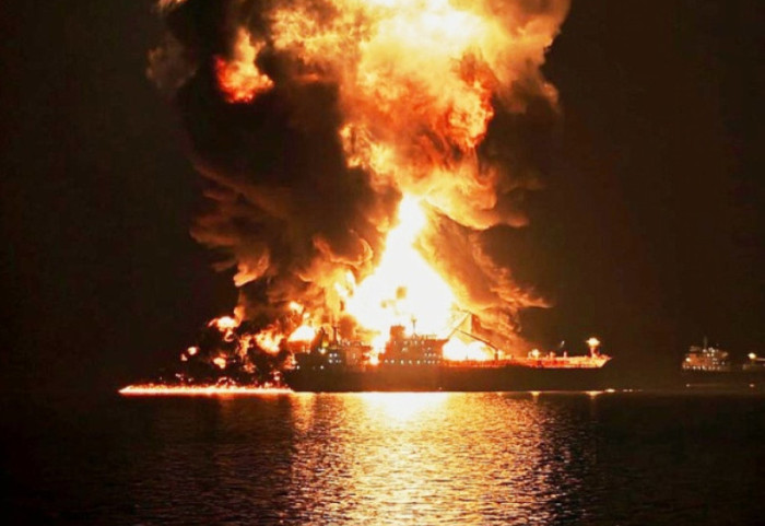 Irani kopjon Japoninë, kamikazë për të lënë botën pa naftë