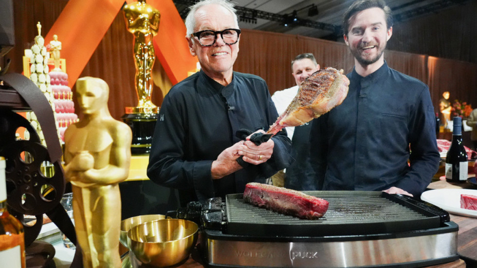 Nga picat te statujat e çokollatës me pluhur ari, çfarë hanë yjet në natën e Oscar-it