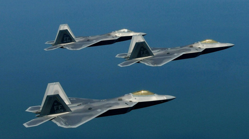 Rriten tensionet, avionë luftarakë dhe dronë amerikanë pikasen pranë Kubës