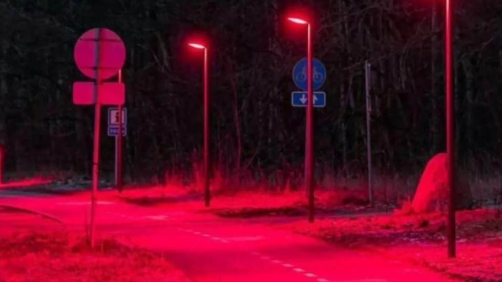 Qyteti danez zëvendëson dritat e verdha në rrugë me të kuqe, arsyeja do ju befasojë