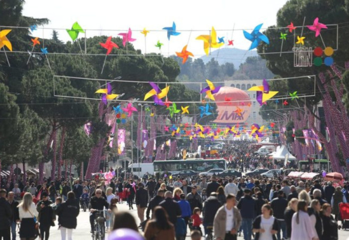 Tirana dhe Elbasani në atmosferë festive për Ditën e Verës, kufizohet qarkullimi në akset kryesore