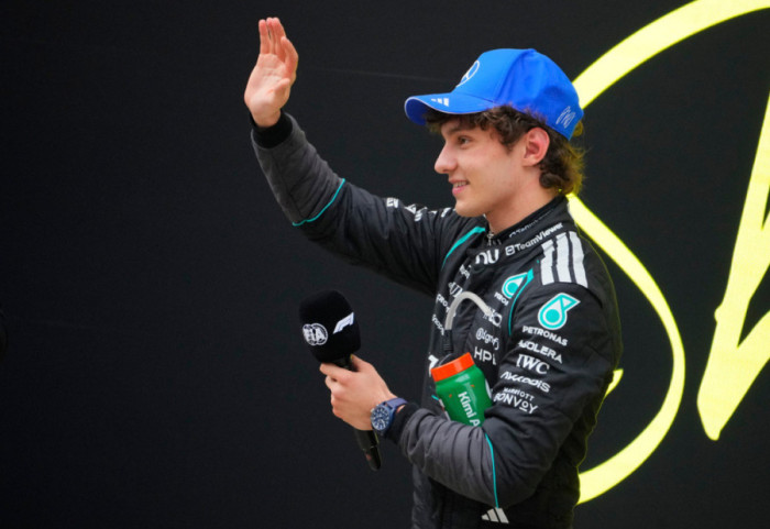 Formula 1/ Mercedes dhe Kim Antonelli fiton Grandi Prix të Kinës