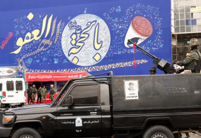 “I dërgonin të dhëna SHBA e Izraelit”, arreston 18 persona në Iran