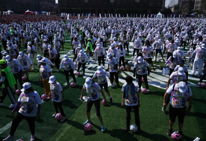 Mexico City vendos rekordin botëror për klasën më të madhe të futbollit