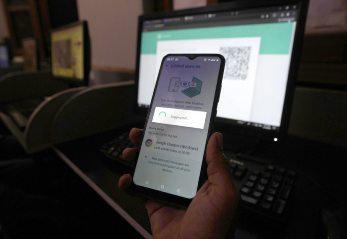 Mjaftoi vetëm një mesazh në WhatsApp, shkarkimet nga puna që ngritën në këmbë sindikatat në Itali