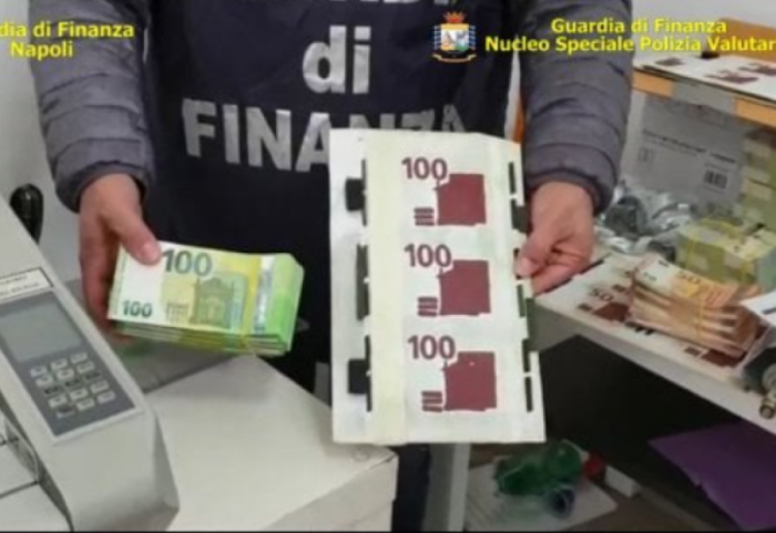 Goditet “fabrika” e parave në Napoli, sekuestrohen 3 milionë euro të falsifikuara