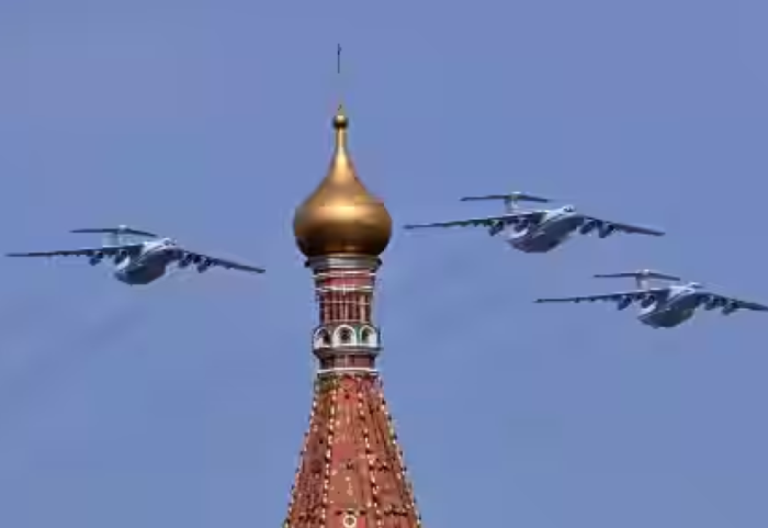 “Dita e Gjykimit” në Iran, avioni ushtarak rus zbarkon në Teheran