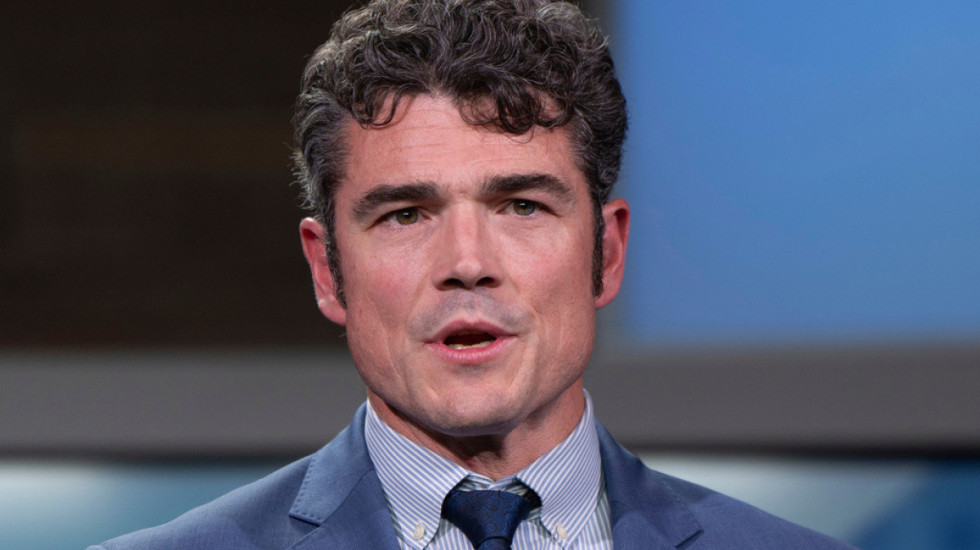 Doli kundër luftës dhe dha dorëheqjen, ish-kreu i antiterrorizmit nën hetim nga FBI