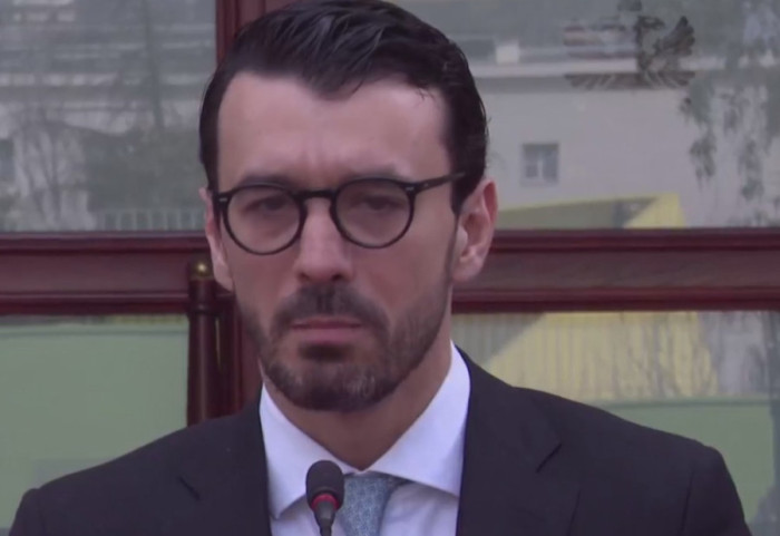 A do të ketë Bord Transparence për çmimin e naftës? Ministri Karakaçi: Po monitorojmë tregun