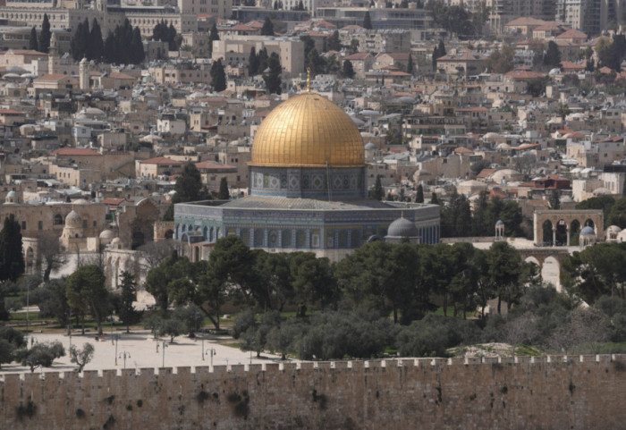 Për herë të parë pas 60 vjetësh, mbyllet xhamia Al- Aksa në Jerusalem