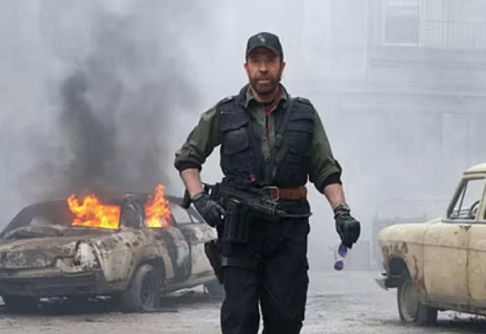 “Faktet rreth Chuck Norris”, si lindi miti i aktorit u kthye në fenomen global të internetit