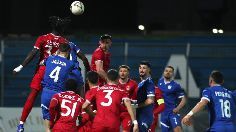 Dinamo “frenon” Vllazninë, Teuta-Partizani mbyllet në barazim spektakolar