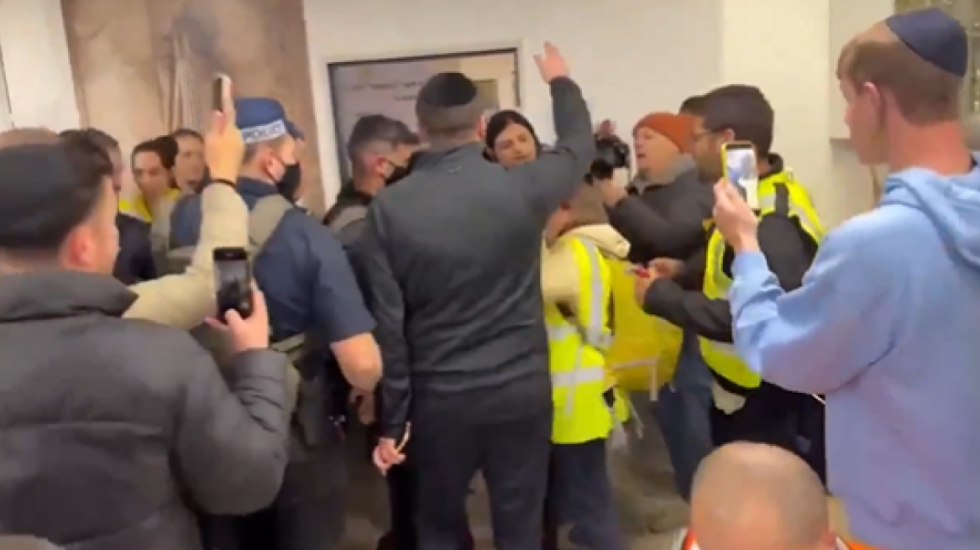 “Ti mbjell vetëm vdekje”, gruaja dëbon ministrin izraelit të sigurisë: Largohu, nazist