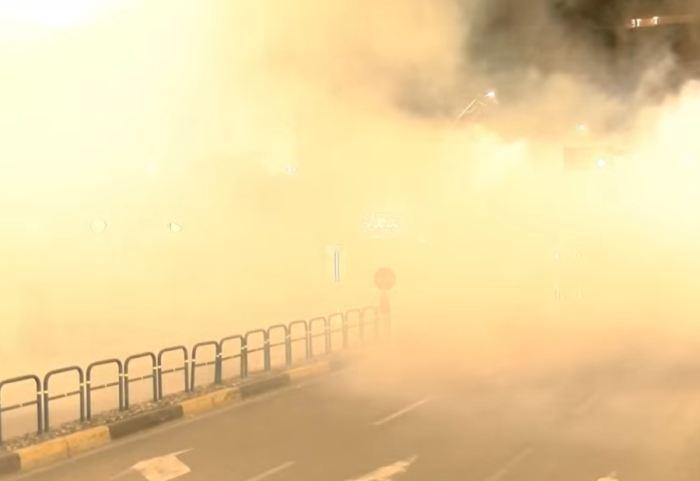 LIVE/ Tension në rrugët e Tiranës, probleme për Sali Berishën nga gazi lotsjellës