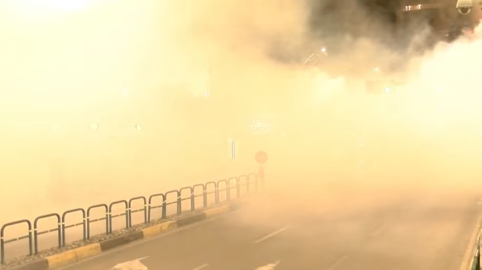 LIVE/ Tension në rrugët e Tiranës, probleme për Sali Berishën nga gazi lotsjellës