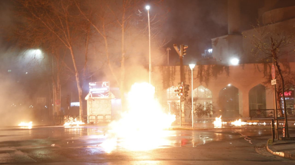 Protesta e opozitës, reagon policia: U lënduan 6 efektivë