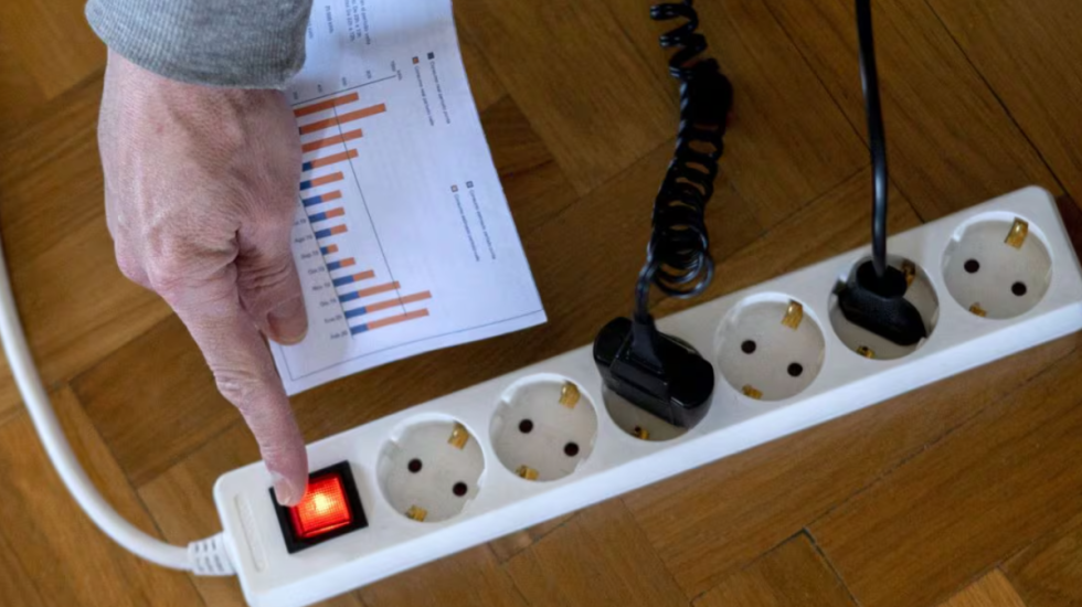 Pajisja në shtëpi që ju rrit faturën e energjisë elektrike, konsumon sa dhjetëra frigoriferë