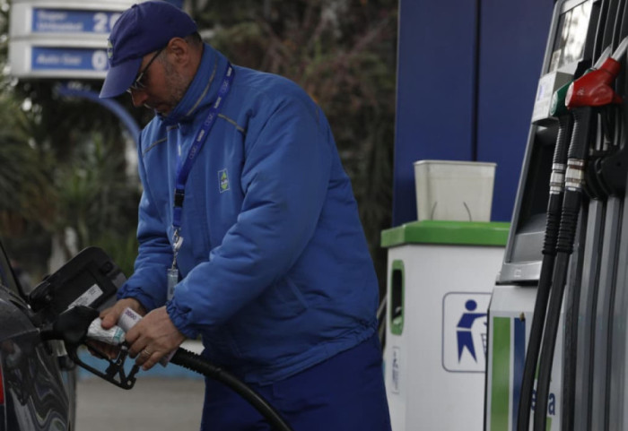 Çmimi i naftës, qeveria ul akcizën e karburanteve