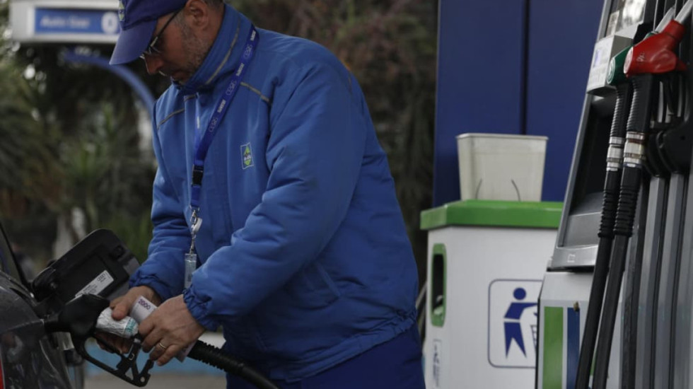 Çmimi i naftës, qeveria ul akcizën e karburanteve