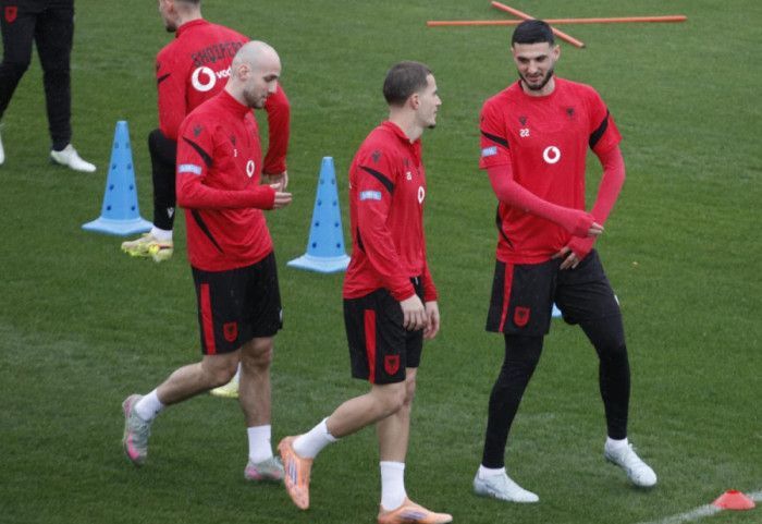 Kombëtarja nis rrugëtimin drejt Amerikës, pamje nga seanca e parë, Mehmeti bashkohet me grupin