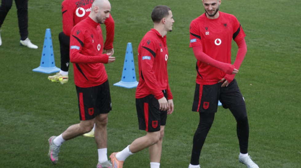 Kombëtarja nis rrugëtimin drejt Amerikës, pamje nga seanca e parë, Mehmeti bashkohet me grupin