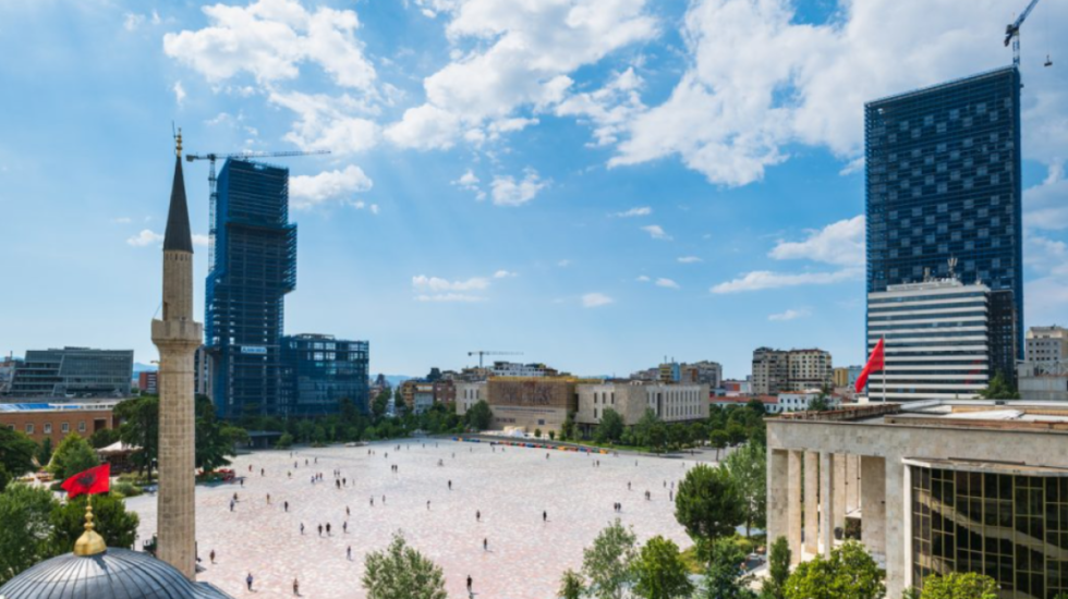 Shqipëria ruan vlerësimin “BB” nga Standard & Poor's, ekonomia vijon rritjen e qëndrueshme