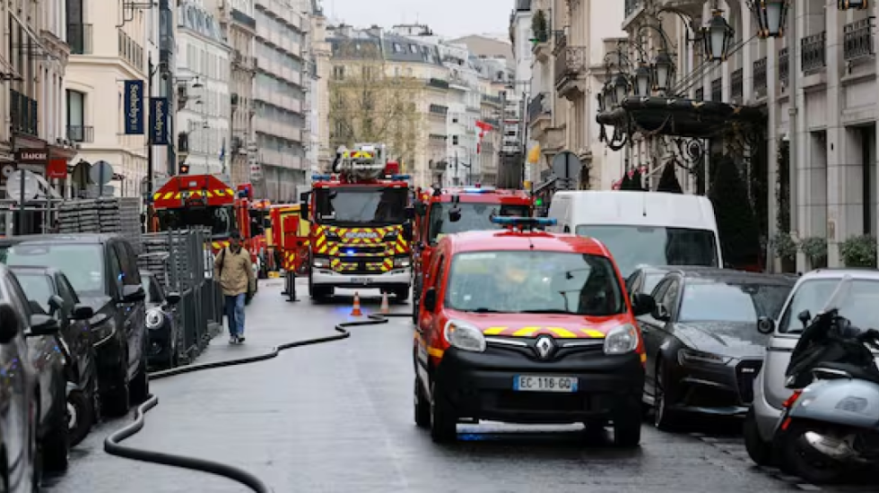 Zjarr në hotelin pranë presidencës franceze, qindra të evakuuar
