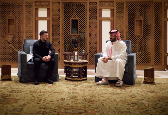 Zelensky në Arabinë Saudite, nënshkruan marrëveshjen e rëndësishme për mbrojtjen