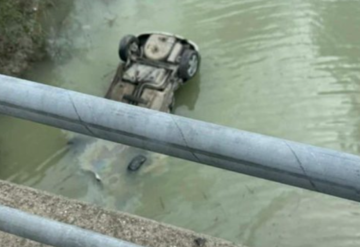 Aksident në Gramsh, makina bie në liqen