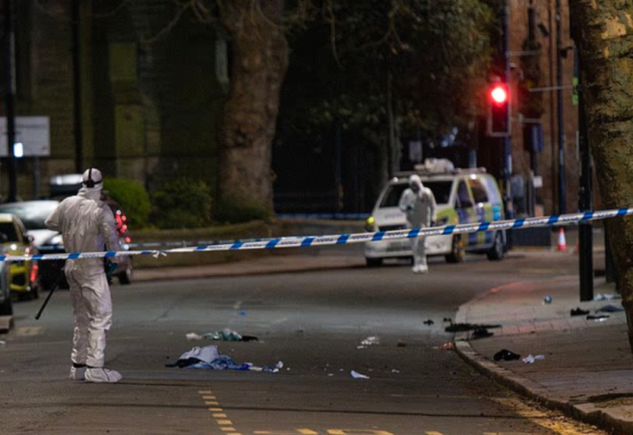 Makina futet mes turmës së njerëzve në Derby të Britanisë, 7 të plagosur, arrestohet indiani