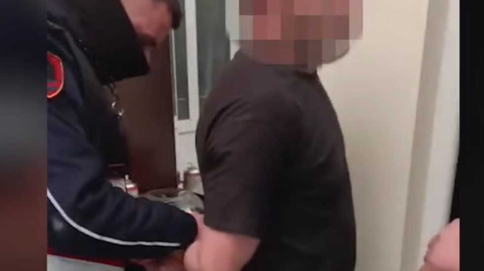 Magazinë kanabisi në Shijak, 4 në pranga, mes tyre edhe punonjësi i OSHEE