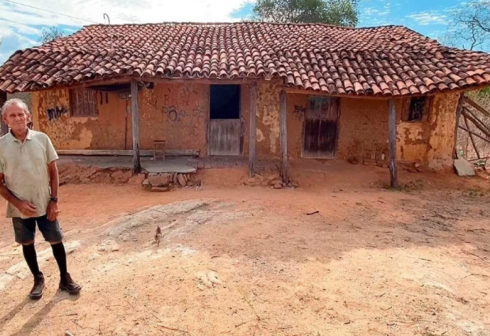 80-vjeçari jeton pa drita e pa ujë, por me një sekret që qyteti e ka humbur