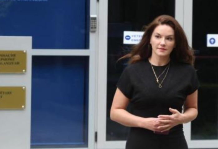 “Jam shtatzënë, dua të lëviz jashtë vendit!” Lehtësohet masa e sigurisë për Ajola Xoxën