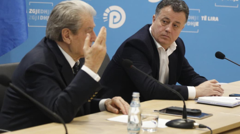 “Çdo gjë për të hapur PD-në”, Berisha: Mijëra duan të anëtarësohen, nuk ka kush ua ofron