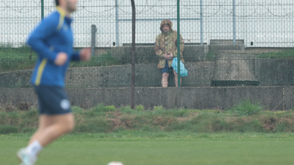 Tension para finales Bosnje-Itali, ushtari italian “spiunon” Dzekon me shokë në stërvitje