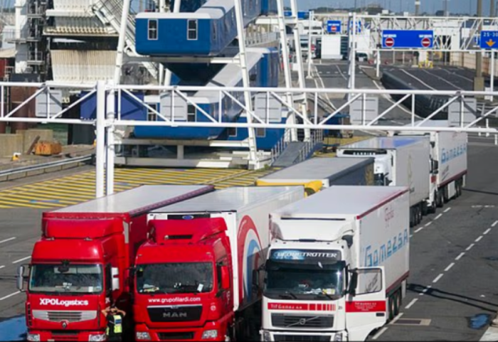 “Gangsterët” shqiptarë kapen në kamionin për Britani, njëri ishte i armatosur