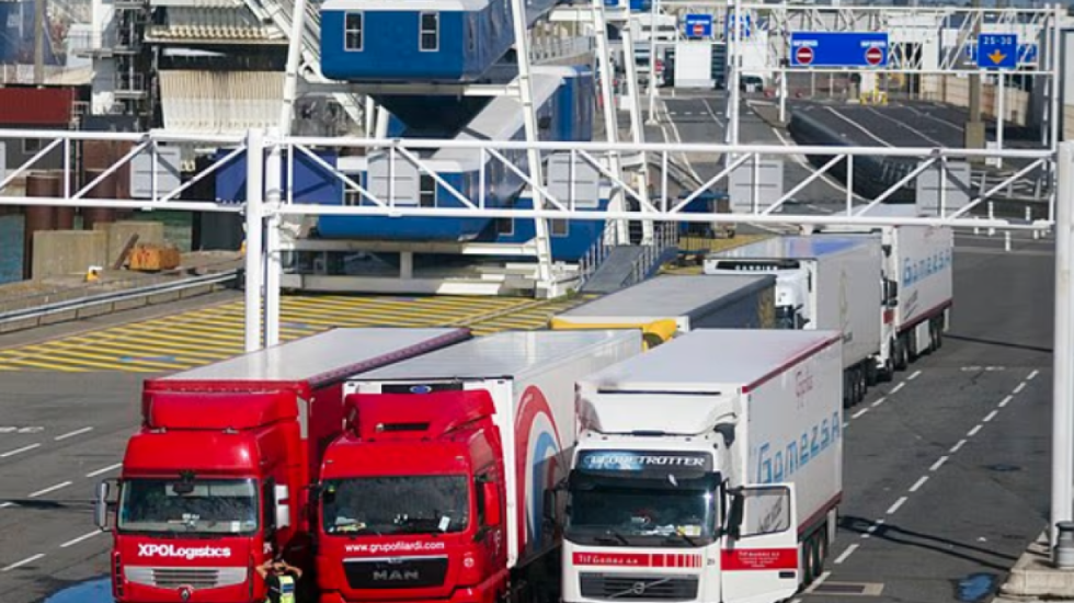 “Gangsterët” shqiptarë kapen në kamionin për Britani, njëri ishte i armatosur