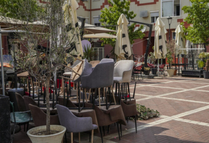 Rregullat e reja për hapësirat publike: Bizneset vetëm 30% të trotuareve, 80% e plazheve private