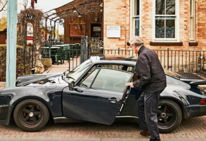 Rekord në moshën 85-vjeçare: Mbi një milion kilometra me të njëjtën Porsche 911