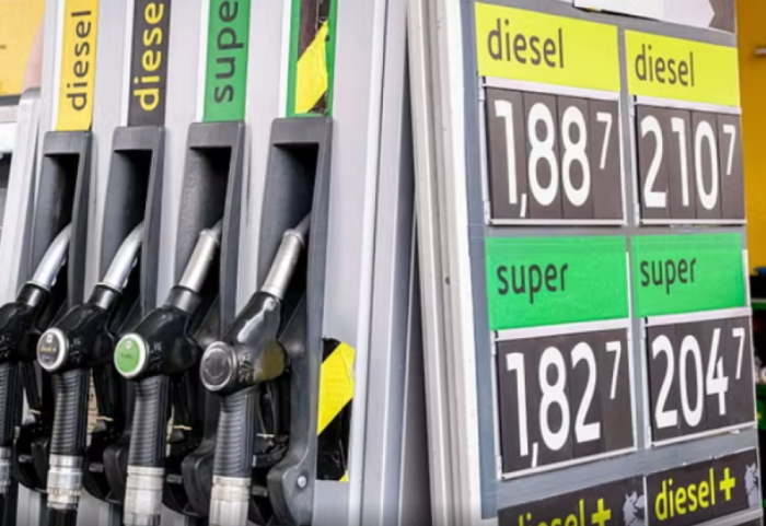 Kriza e çmimeve të karburanteve, Italia lë në fuqi uljen e akcizës