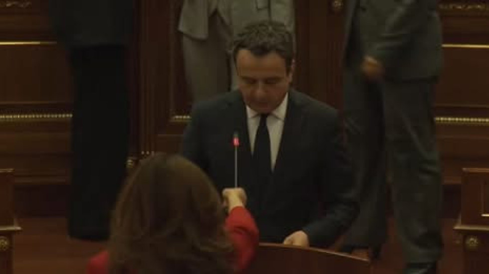 Tension në Kuvendin e Kosovës, deputetet ndërpresin fjalën kryeministrit Albin Kurti