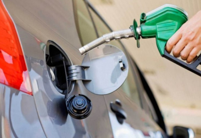 Nafta rritet edhe në Kosovë, por çmimi është dukshëm më i lirë se në Shqipëri