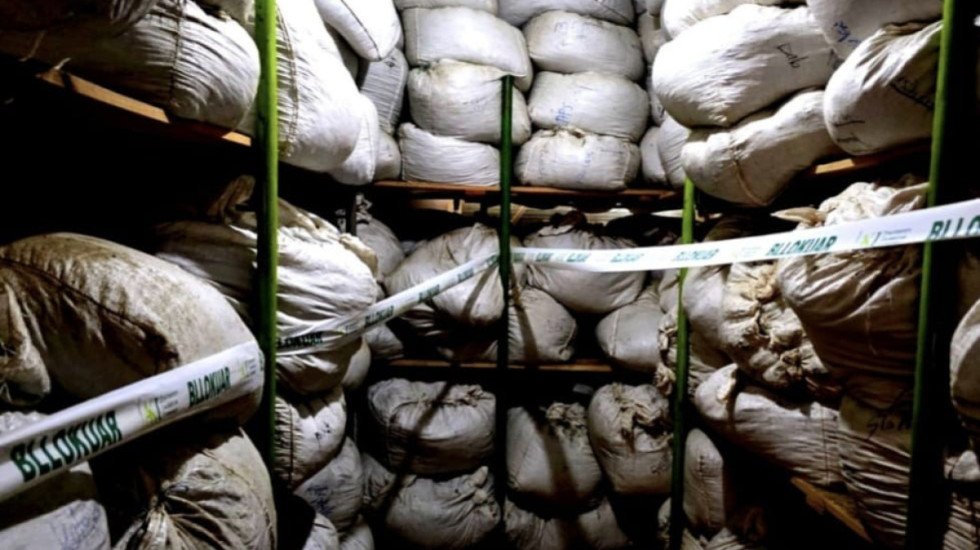 Pa etiketë dhe pa afat përdorimi, AKU bllokon rreth 4 ton bimë të thata